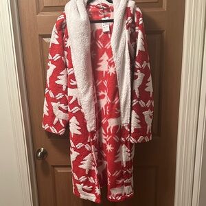 Vera Bradley Red and White Jacquard Fleece Robe with Sherpa Trim